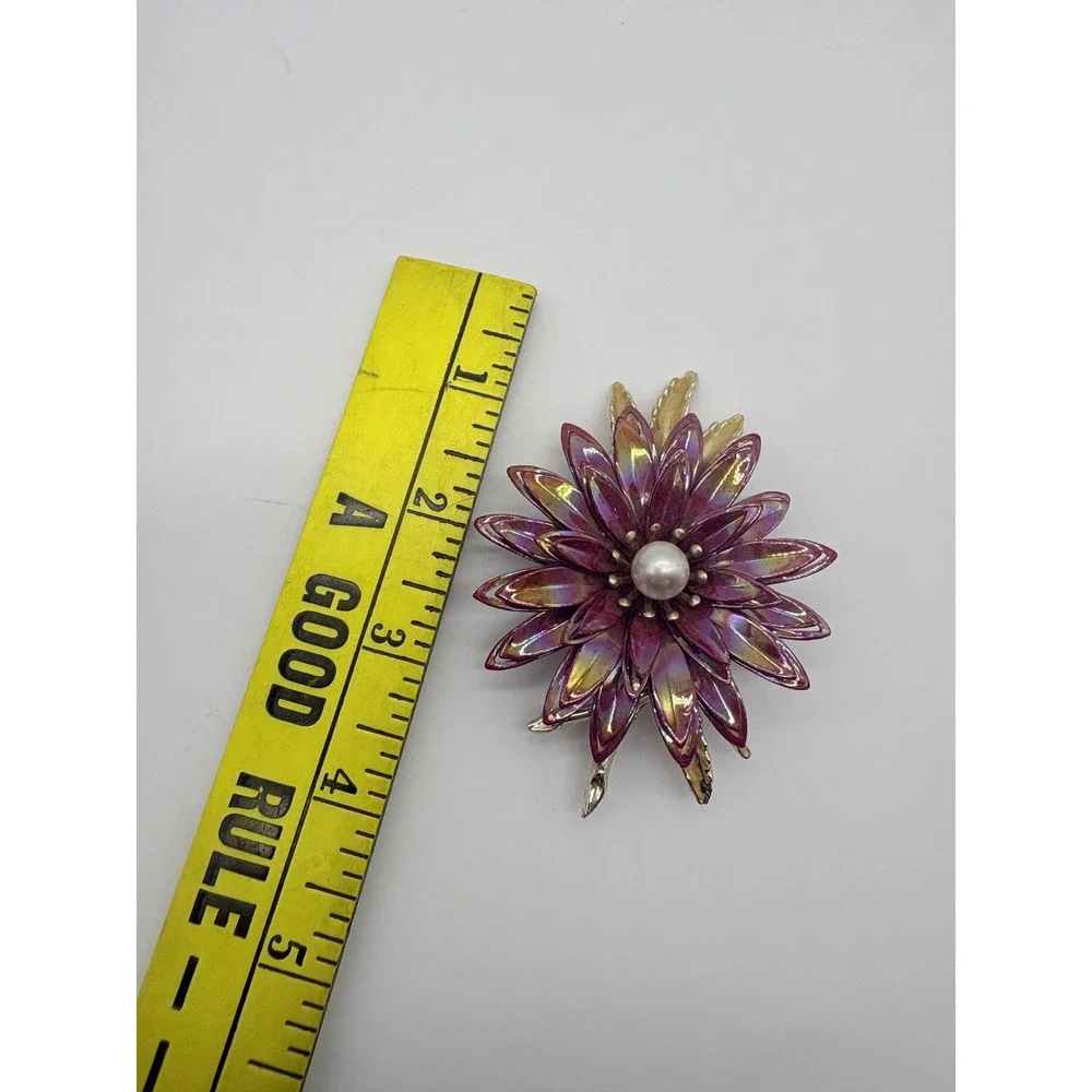Vintage Style Plum Iridescent Enamel‎ Flower Brooch Gold Tone Faux Pearl